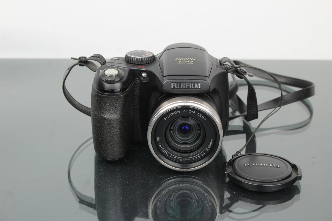 Fujifilm FinePix S5800: Budget-Friendly Retro Camera - Dutch|Thrift