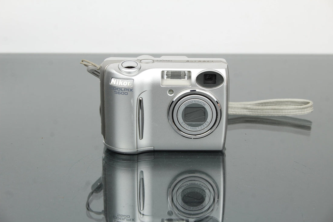 Nikon Coolpix 5600 Review: Lo-Fi Retro Charm in 2025 - Dutch|Thrift