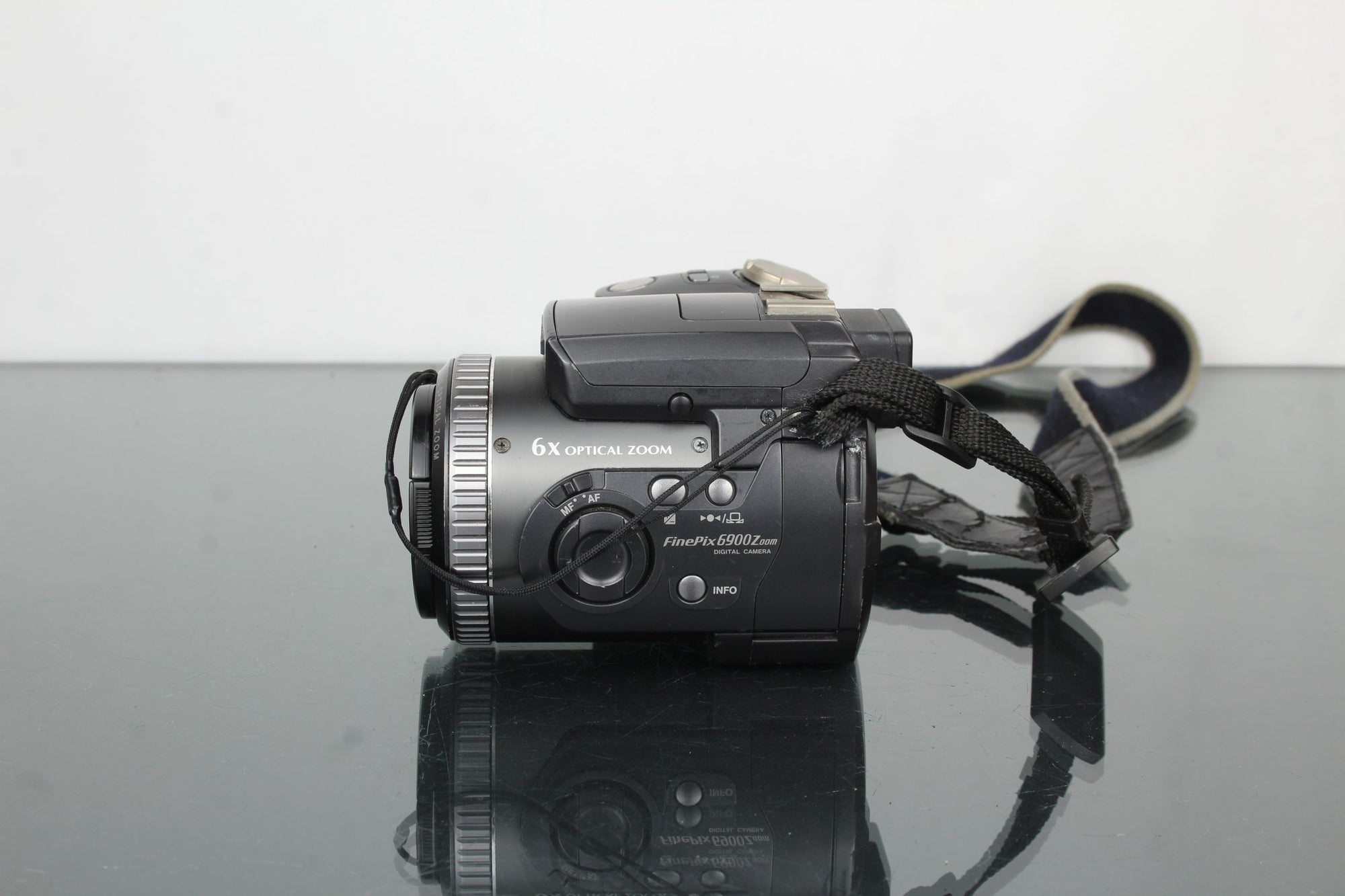 Fujifilm FinePix 6900 - Dutch|Thrift