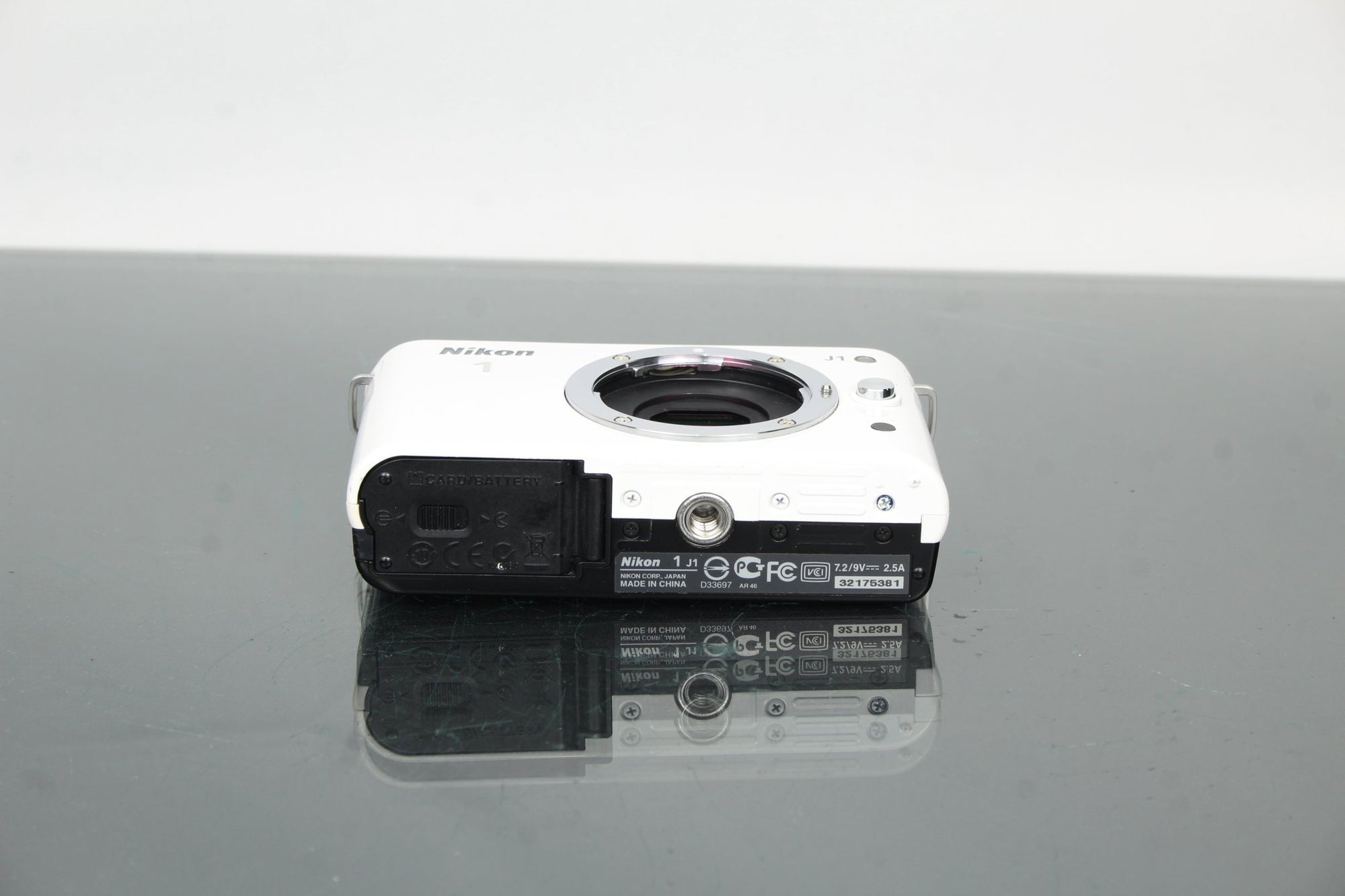 Nikon 1 J1 - Dutch|Thrift