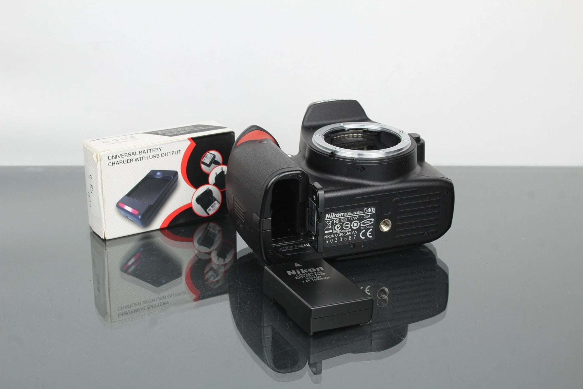 Nikon D40x - Dutch|Thrift