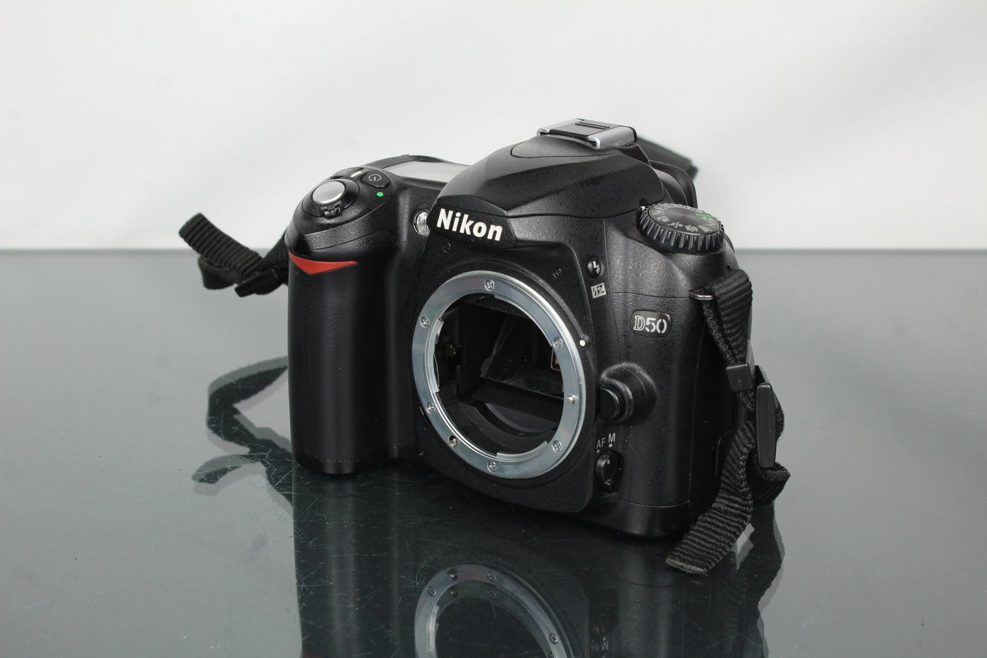 Nikon D50 - Dutch|Thrift