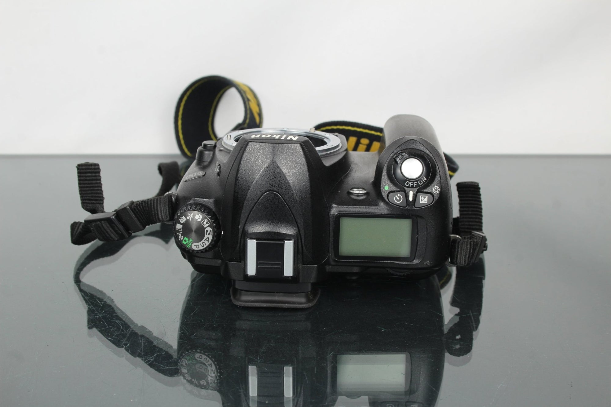 Nikon D50 - Dutch|Thrift