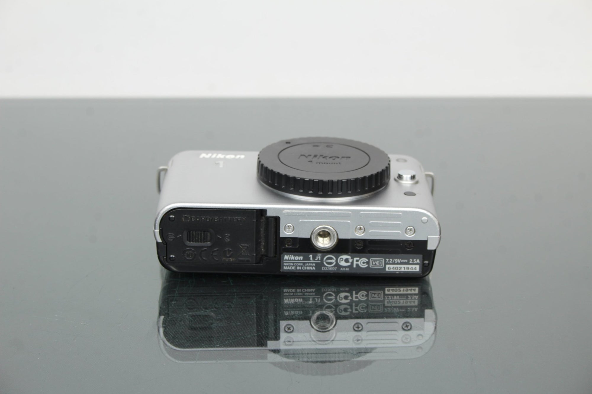 Nikon J1 - Dutch|Thrift