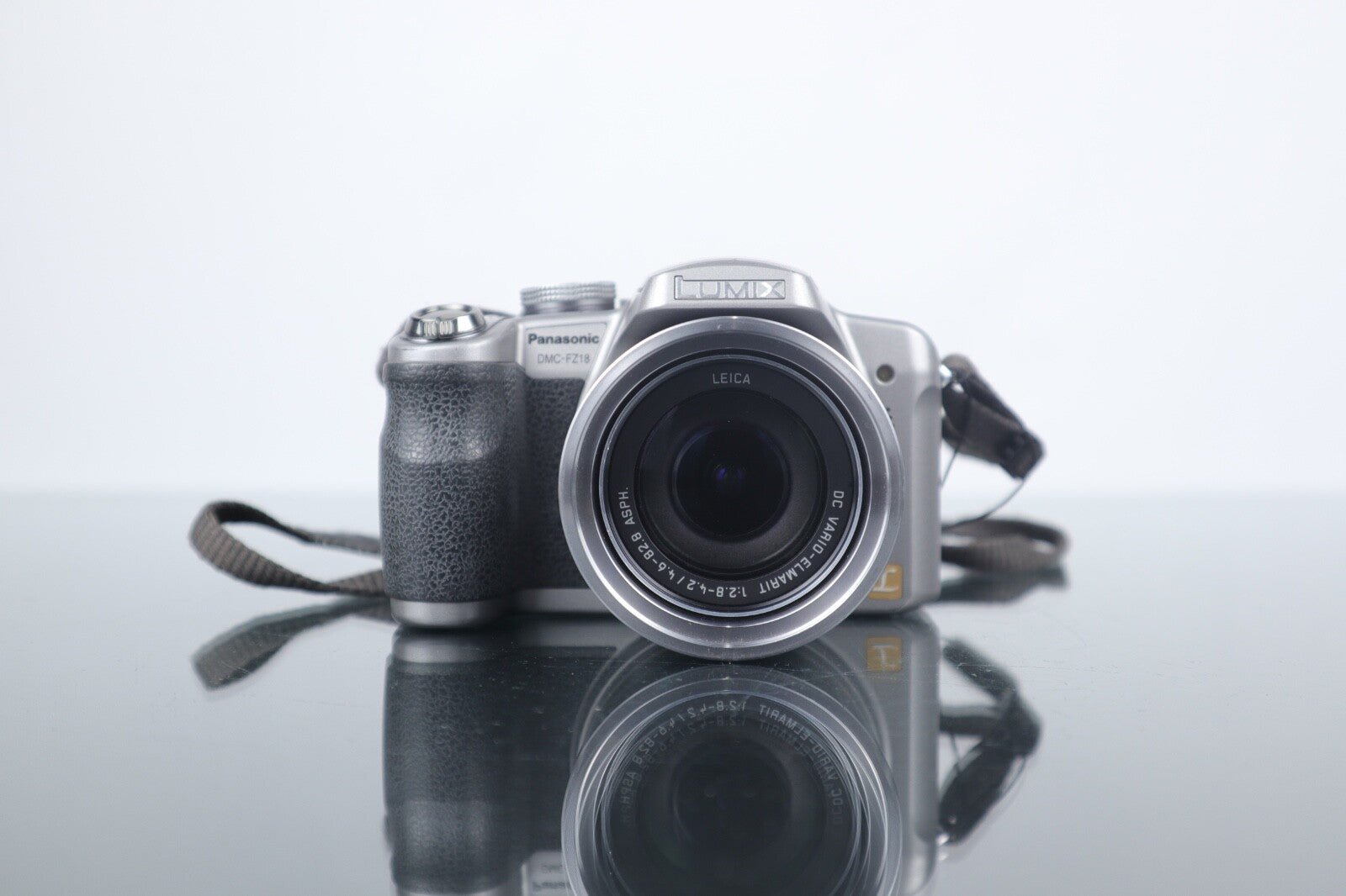 📷 Panasonic Lumix DMC - FZ8 | Digital Bridge Camera | 7.2MP | Silver - Dutch|Thrift