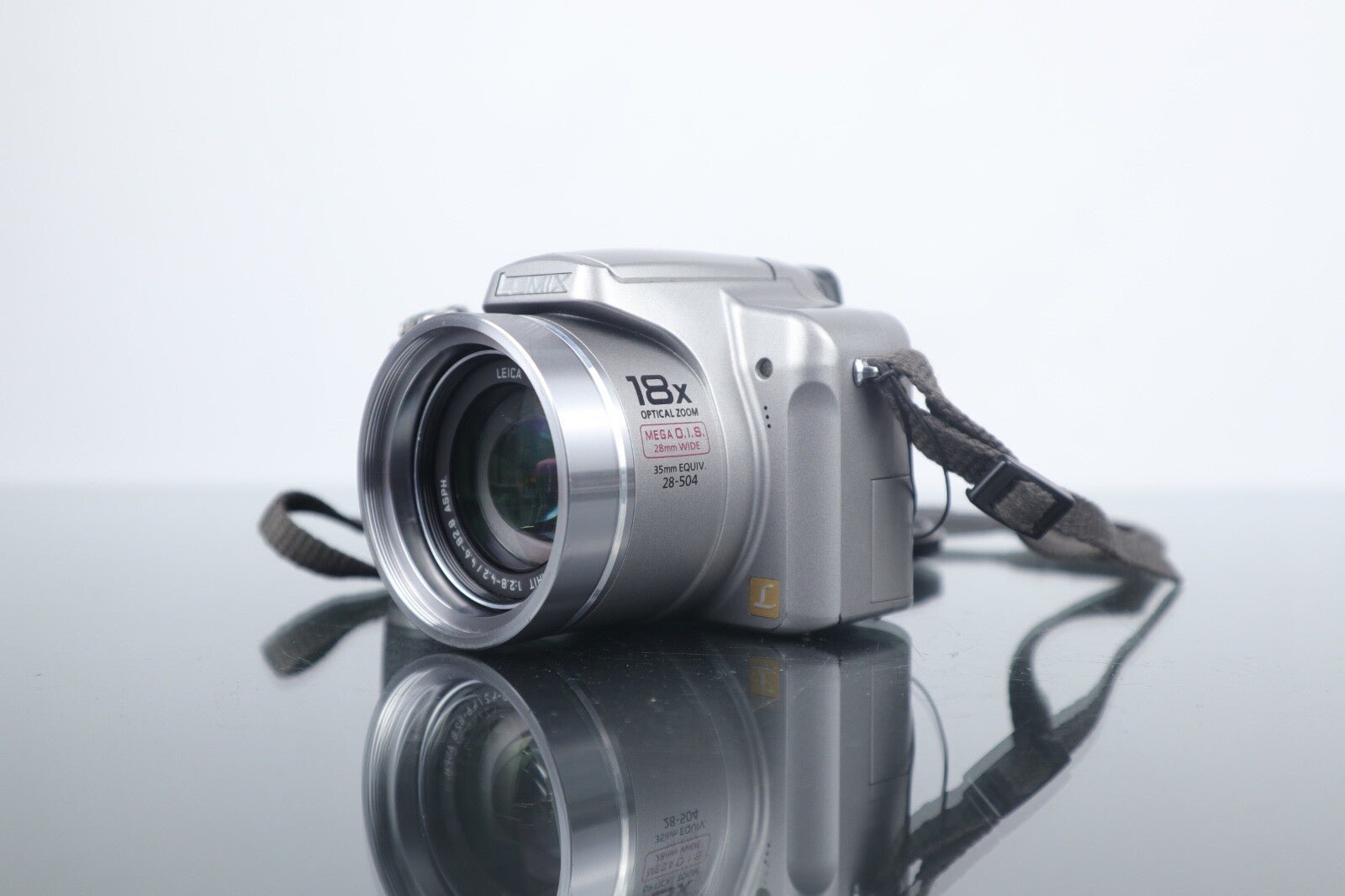 📷 Panasonic Lumix DMC - FZ8 | Digital Bridge Camera | 7.2MP | Silver - Dutch|Thrift