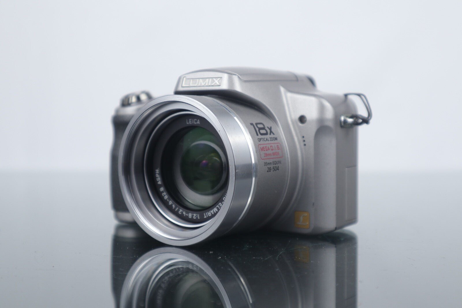 📷 Panasonic Lumix DMC - FZ8 | Digital Bridge Camera | 7.2MP | Silver - Dutch|Thrift