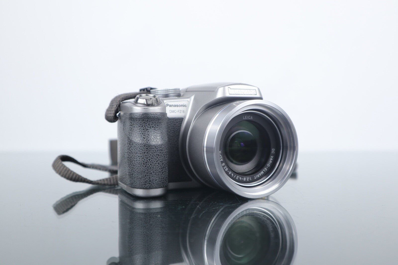 📷 Panasonic Lumix DMC - FZ8 | Digital Bridge Camera | 7.2MP | Silver - Dutch|Thrift