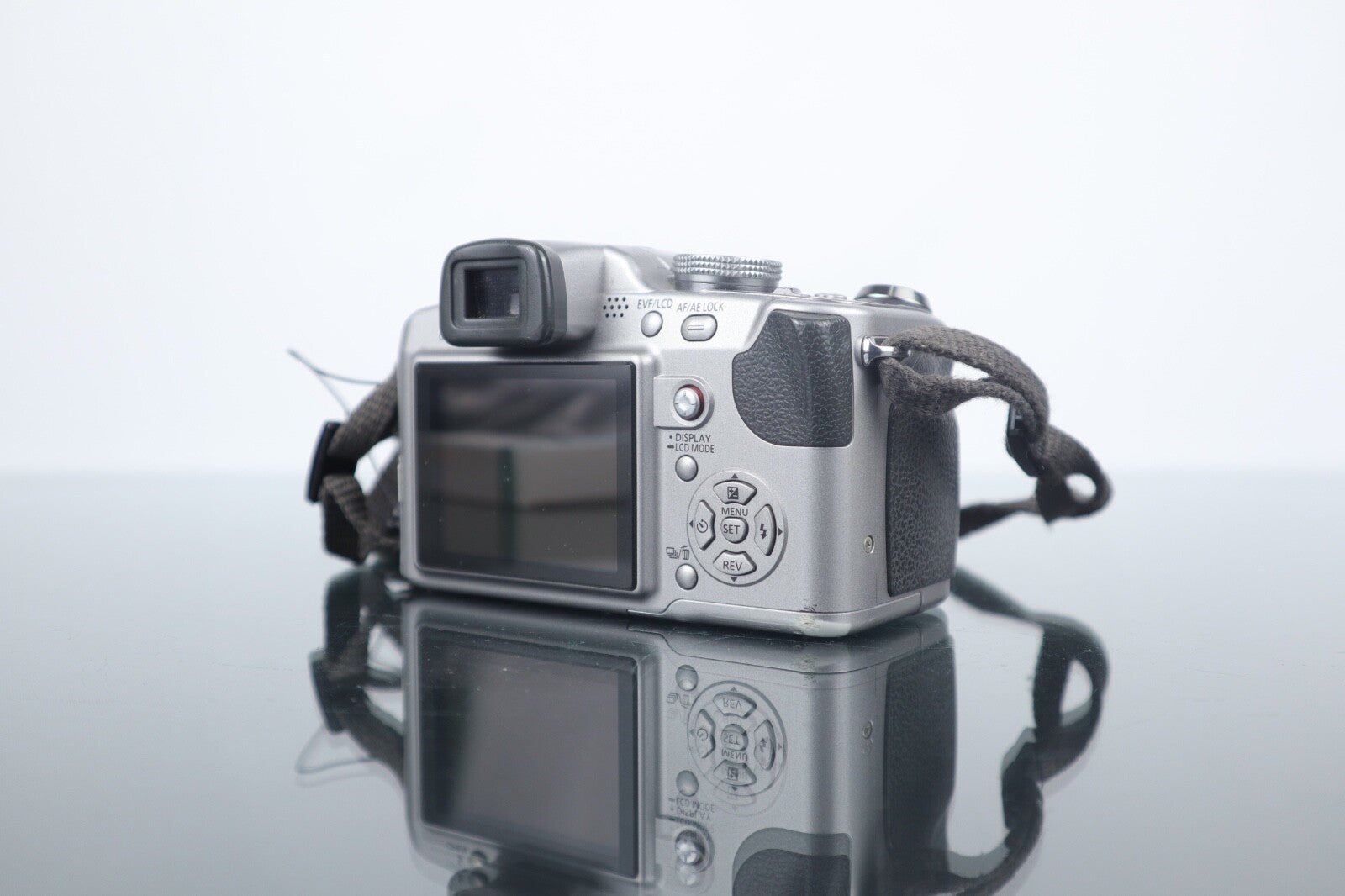 📷 Panasonic Lumix DMC - FZ8 | Digital Bridge Camera | 7.2MP | Silver - Dutch|Thrift