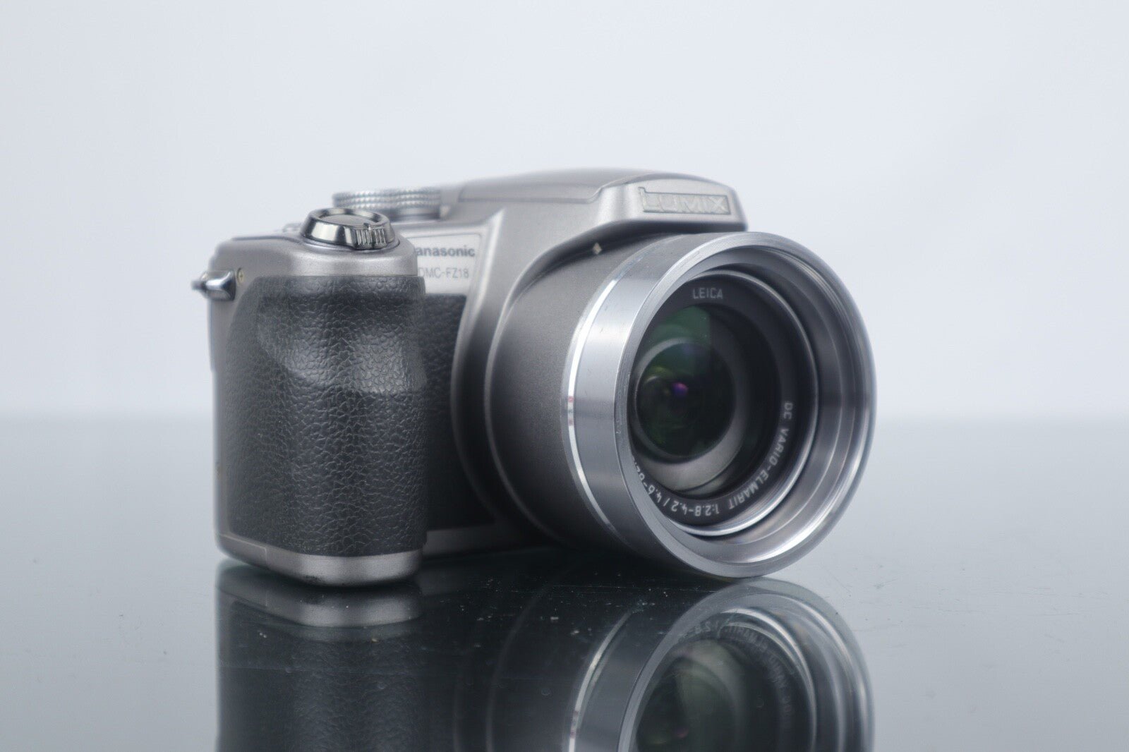 📷 Panasonic Lumix DMC - FZ8 | Digital Bridge Camera | 7.2MP | Silver - Dutch|Thrift