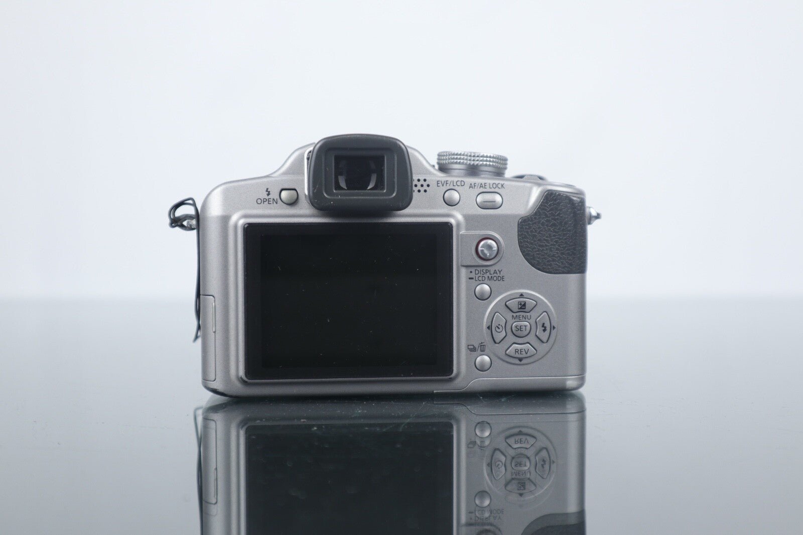 📷 Panasonic Lumix DMC - FZ8 | Digital Bridge Camera | 7.2MP | Silver - Dutch|Thrift