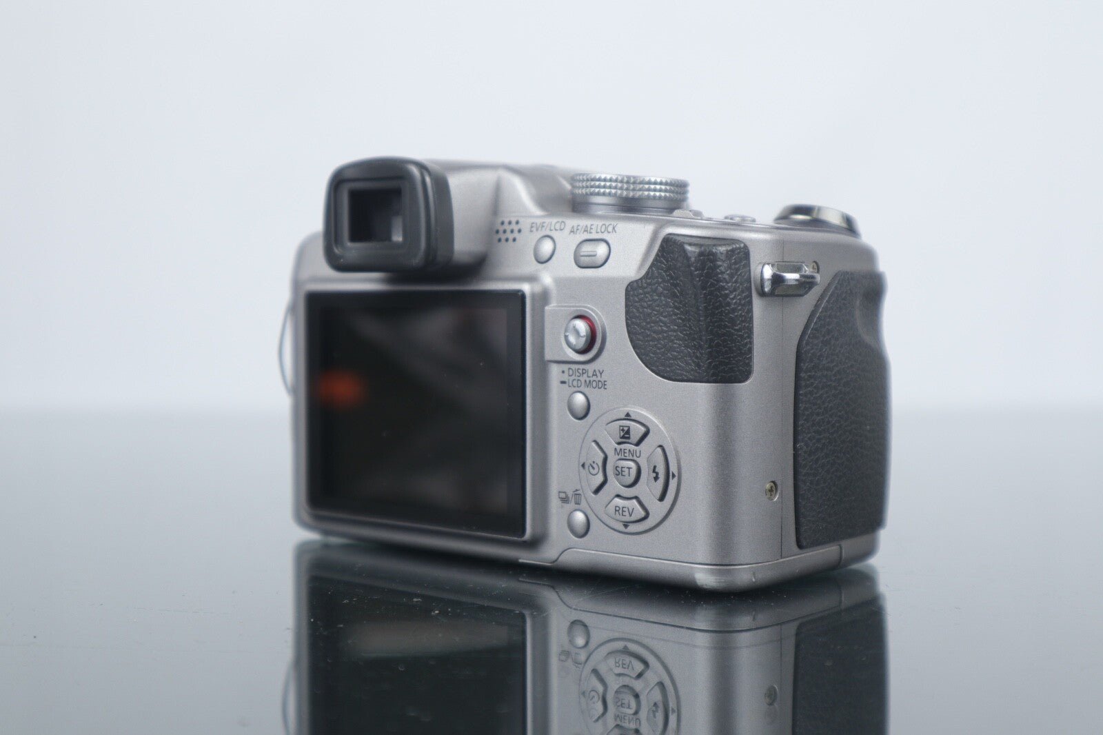 📷 Panasonic Lumix DMC - FZ8 | Digital Bridge Camera | 7.2MP | Silver - Dutch|Thrift