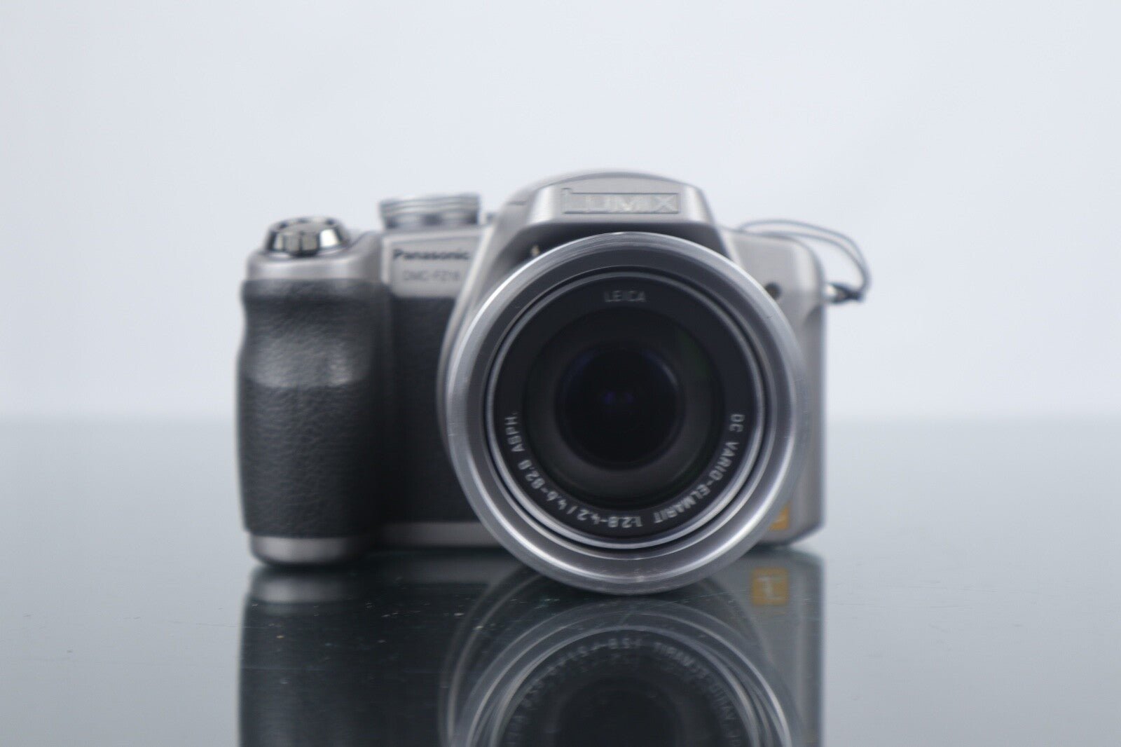 📷 Panasonic Lumix DMC - FZ8 | Digital Bridge Camera | 7.2MP | Silver - Dutch|Thrift