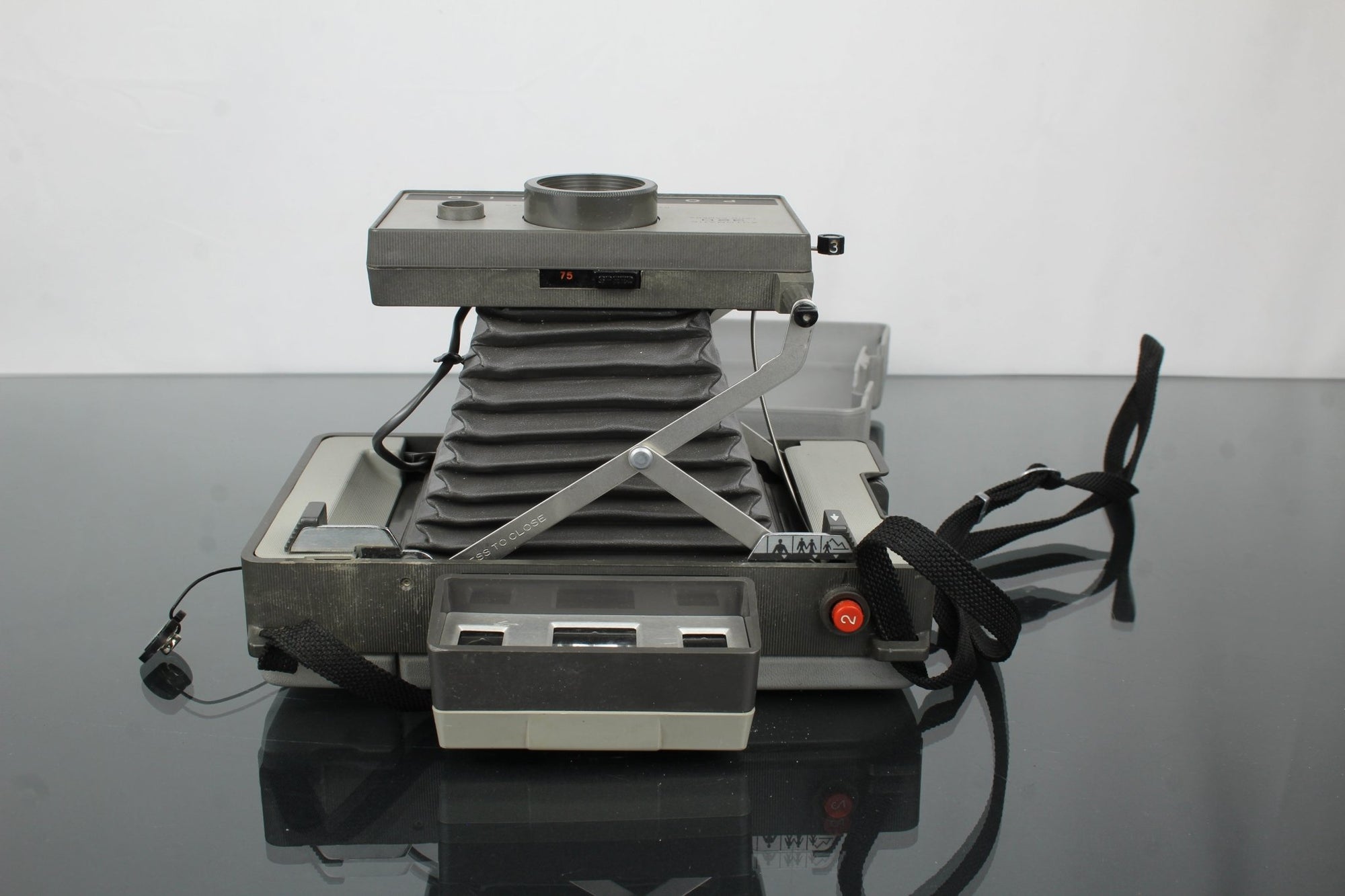 Polaroid 320 - Dutch|Thrift