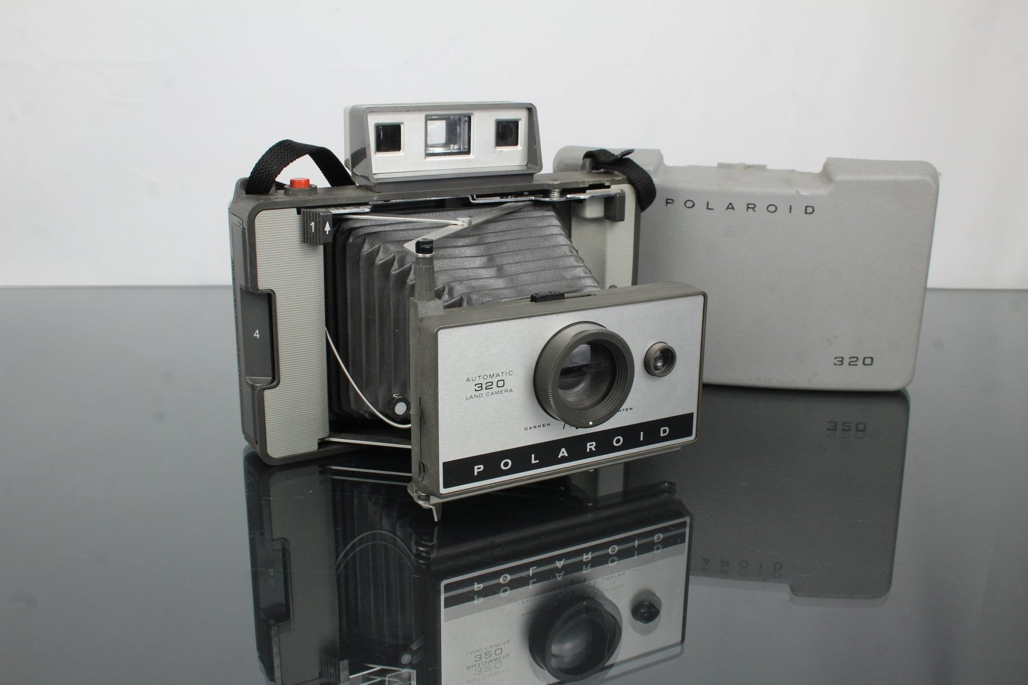 Polaroid 320 - Dutch|Thrift