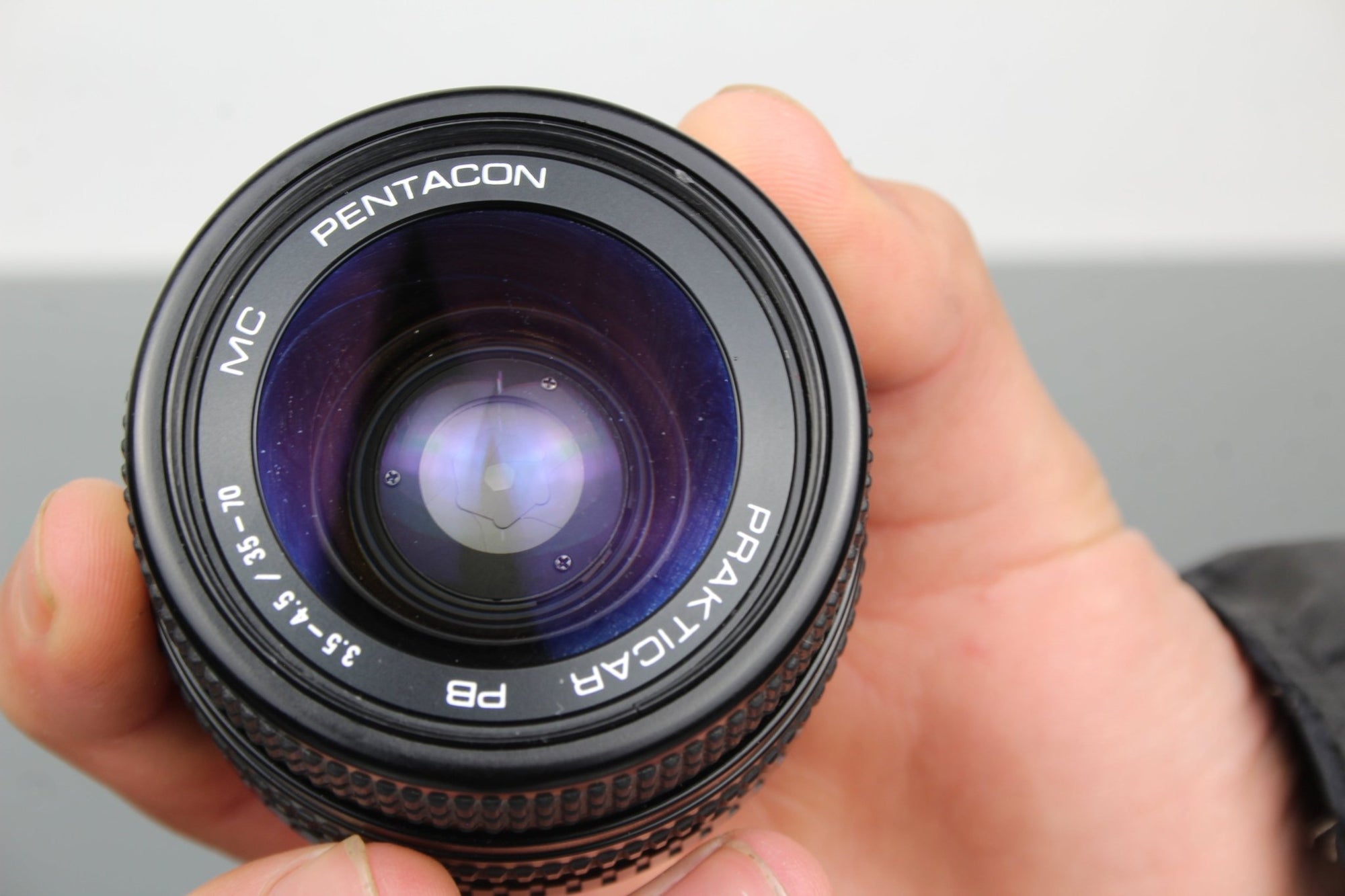 Prakticar PB 3.5 - 4.5 / 35 - 70 MC Pentacon Mount - Dutch|Thrift