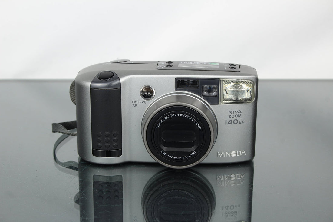 Minolta Riva Zoom 140EX Review: A 90s Film Camera Gem - Dutch|Thrift