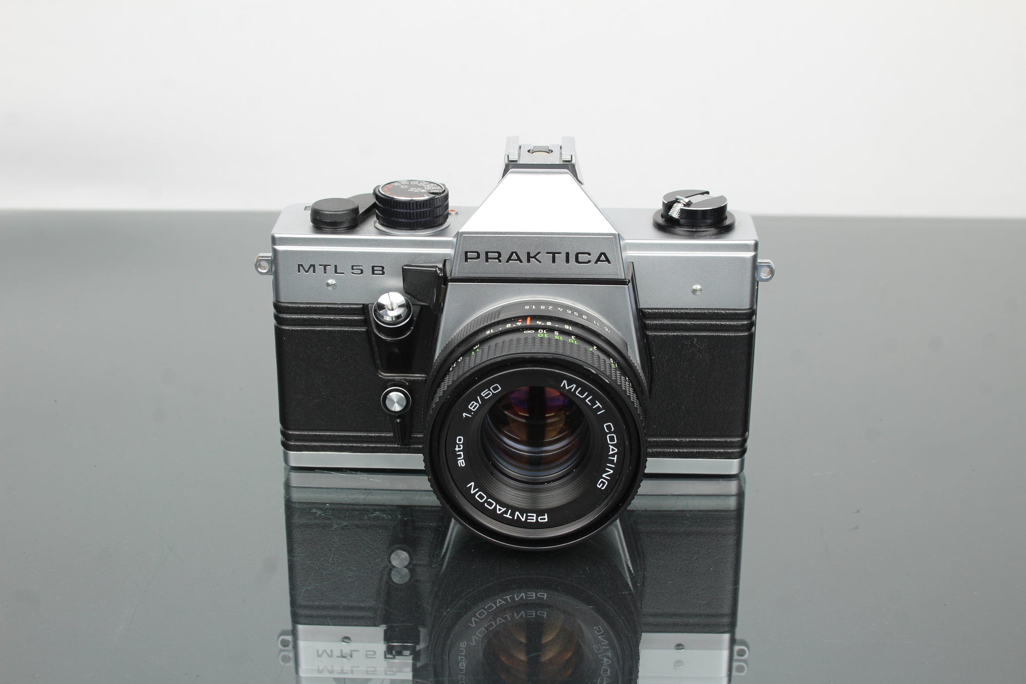 Praktika MLT 5 B + Pentacon auto 1.8/50 lens (M42 bevestiging)