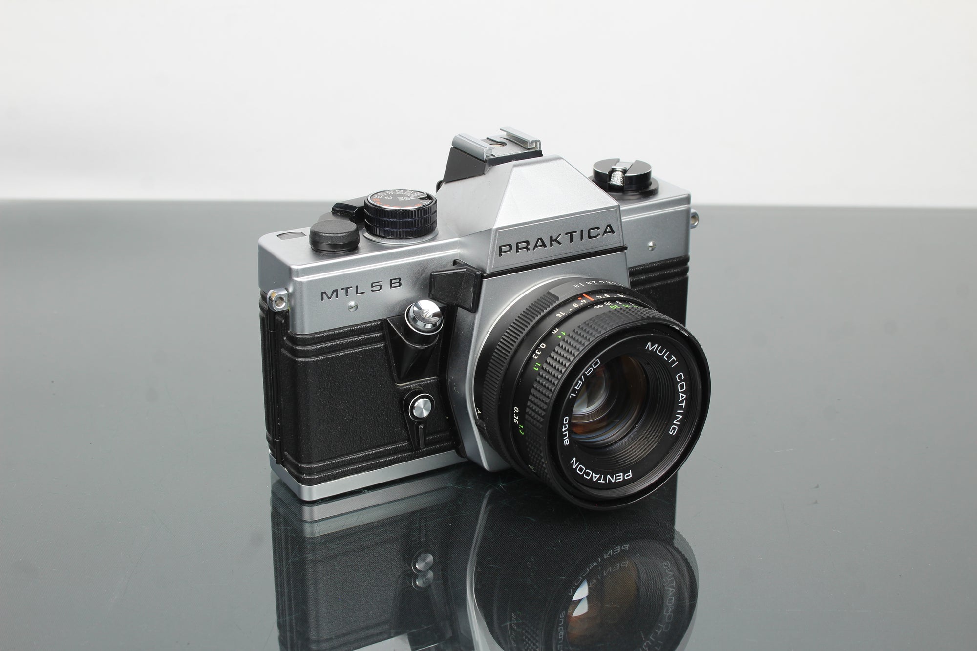 Praktika MLT 5 B + Pentacon auto 1.8/50 lens (M42 bevestiging)