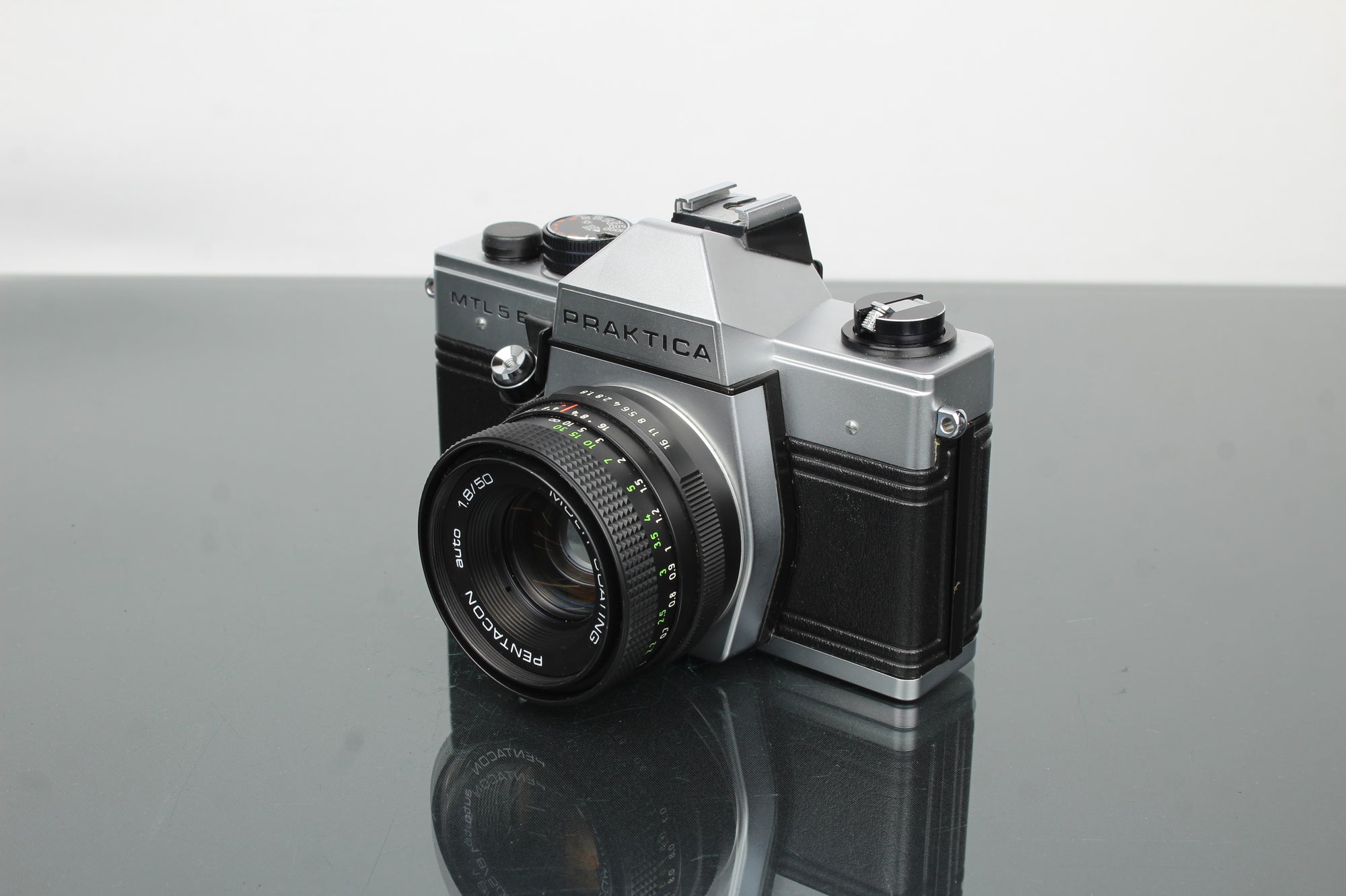 Praktika MLT 5 B + Pentacon auto 1.8/50 lens (M42 bevestiging)