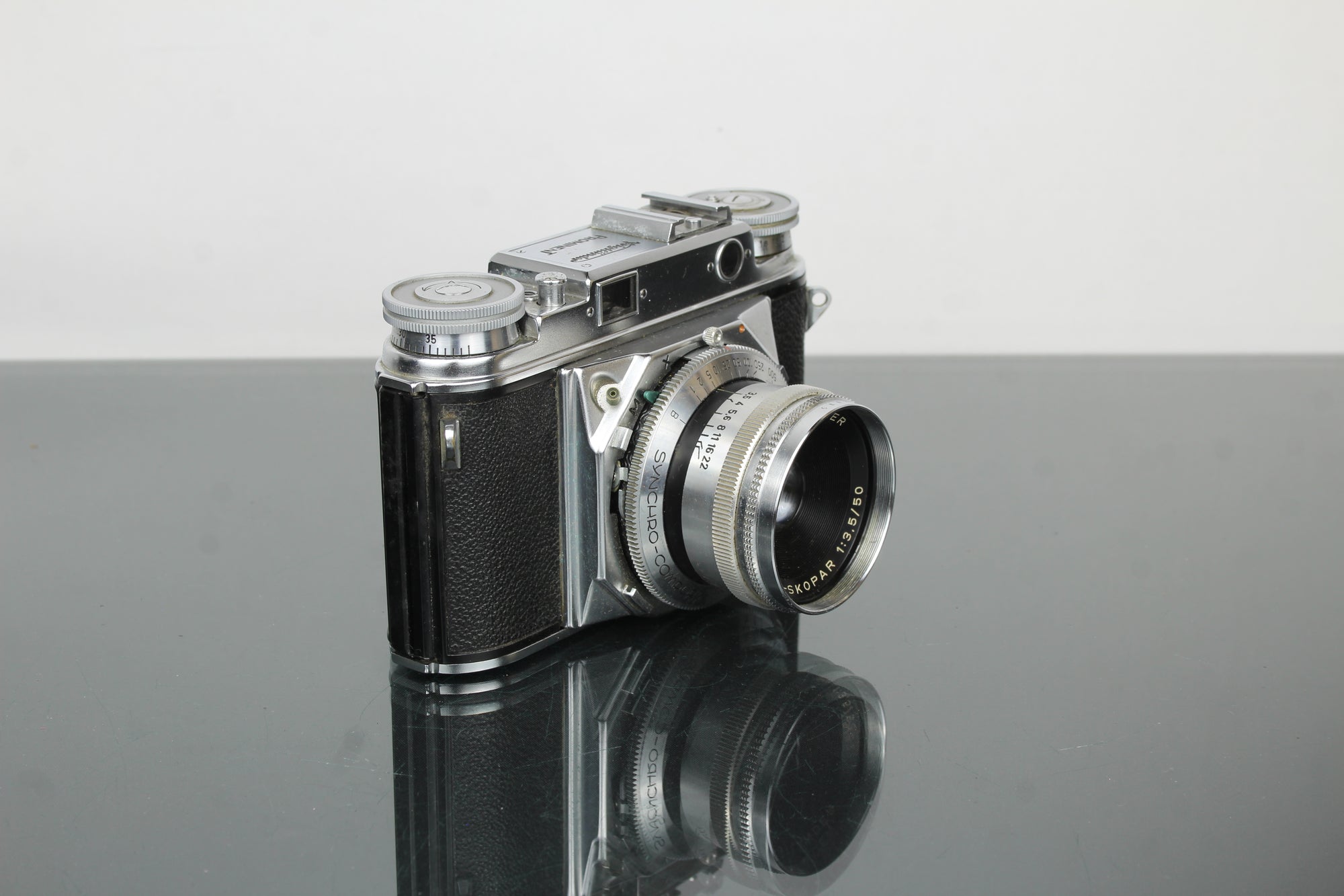 Voigtländer Prominent + 50mm f/1.5 Nokton-lens