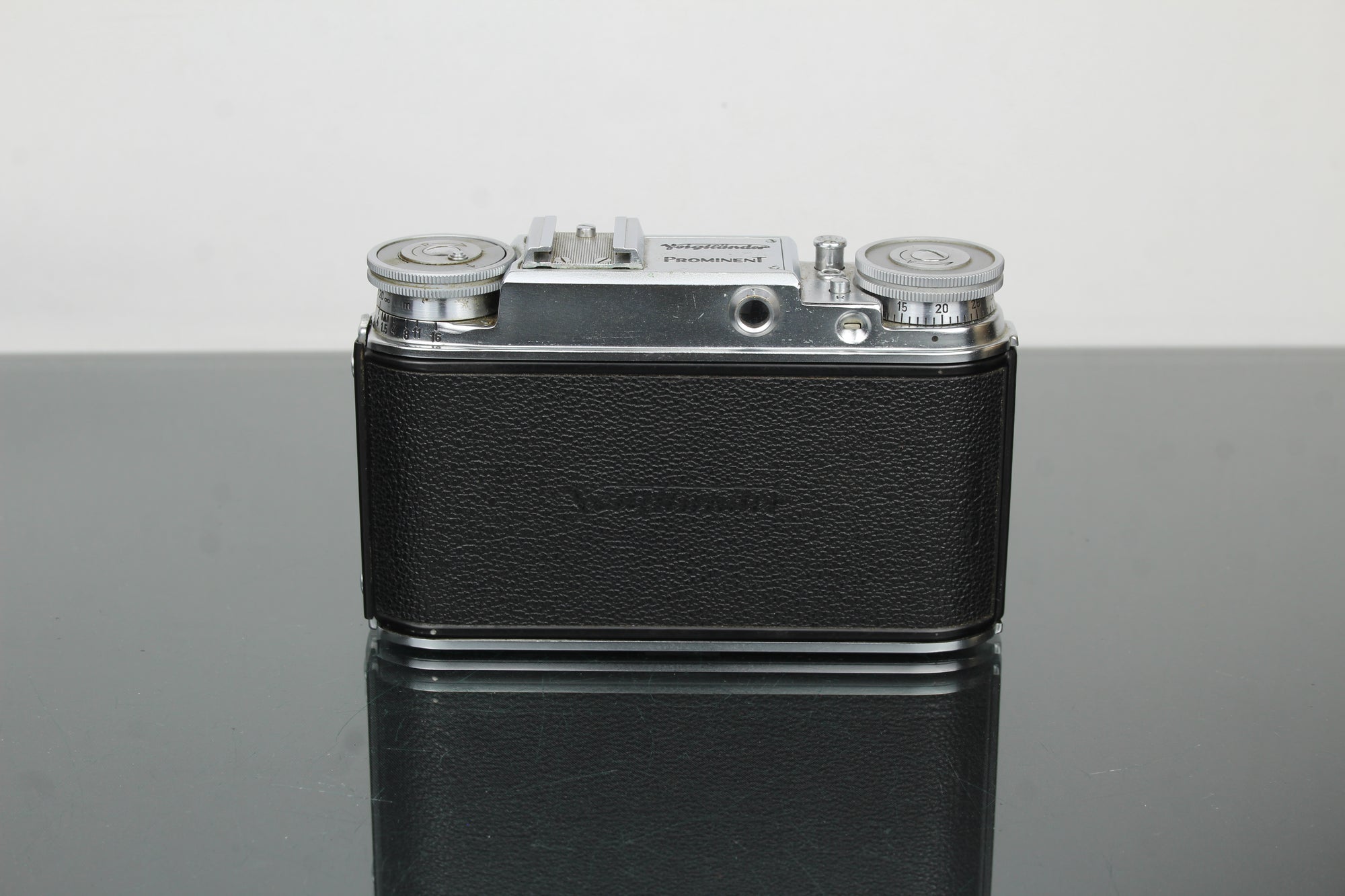 Voigtländer Prominent + 50mm f/1.5 Nokton-lens