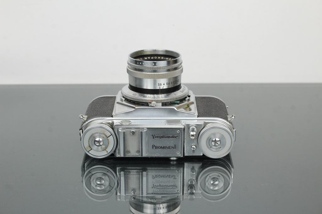 Voigtländer Prominent + 50mm f/1.5 Nokton-lens