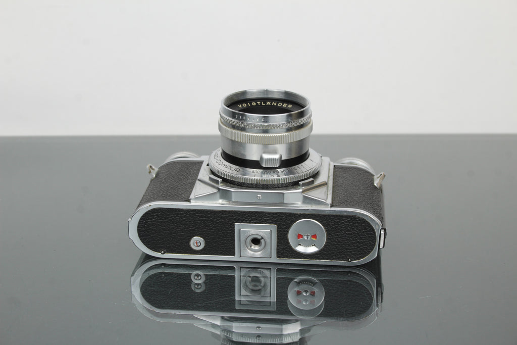 Voigtländer Prominent + 50mm f/1.5 Nokton-lens