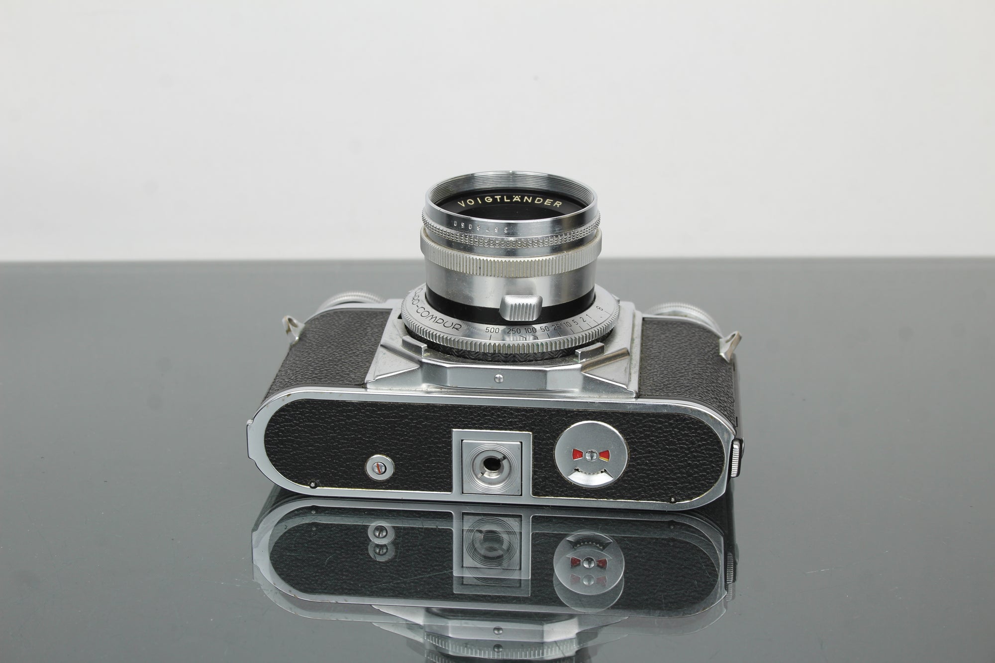 Voigtländer Prominent + 50mm f/1.5 Nokton-lens