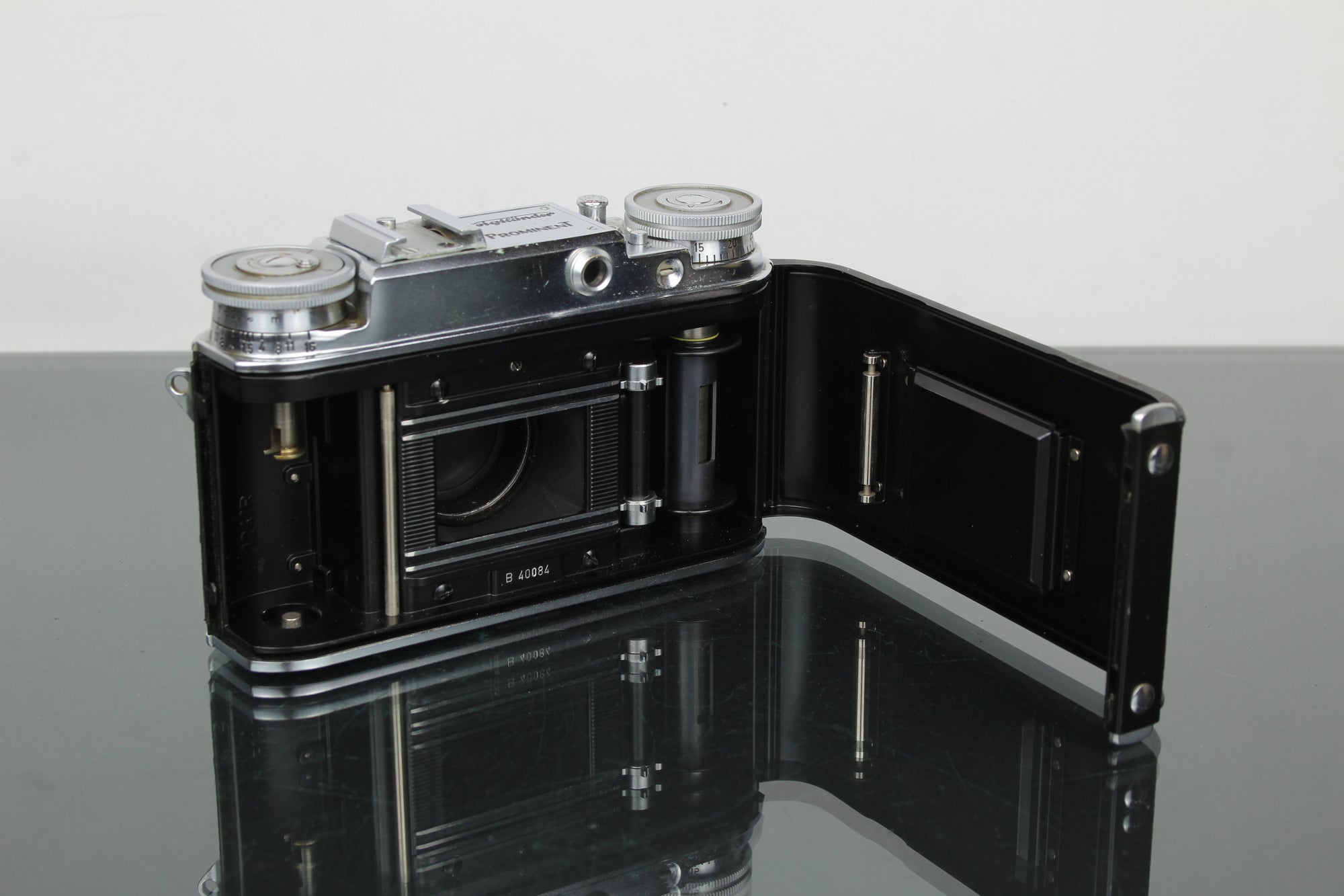 Voigtländer Prominent + 50mm f/1.5 Nokton-lens