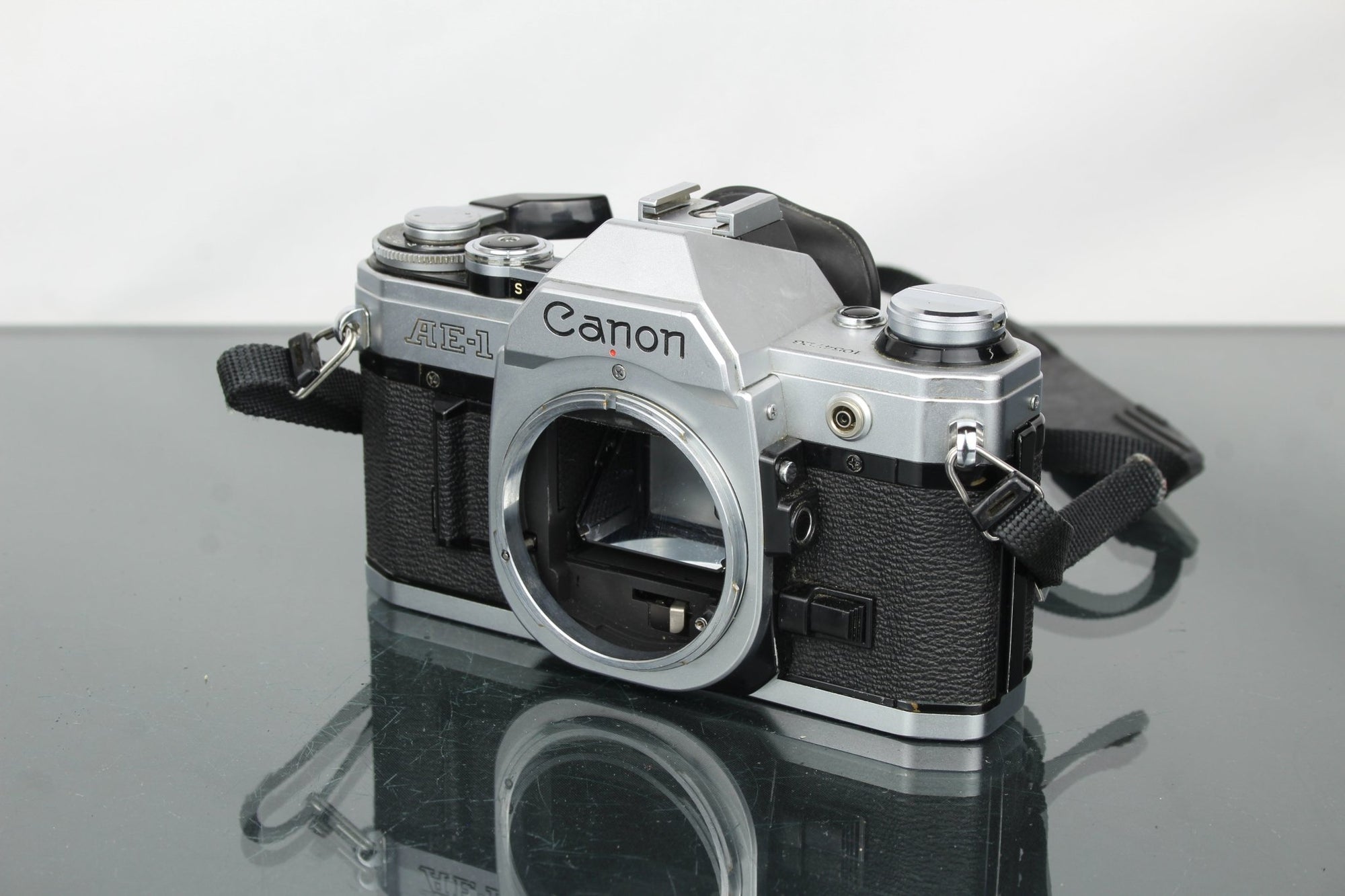 Canon AE - 1 - Dutch|Thrift