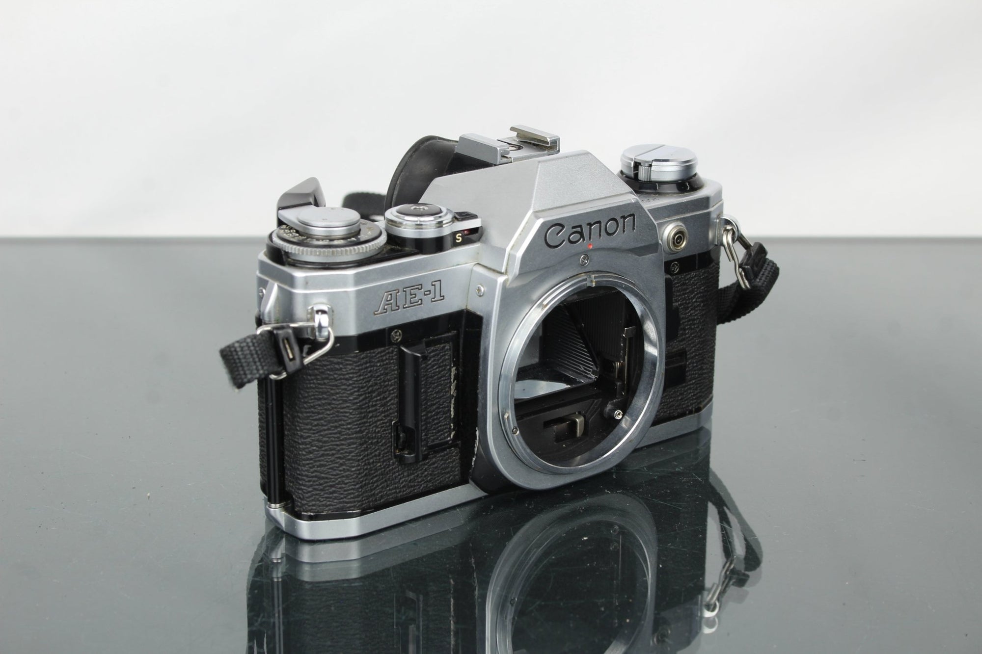 Canon AE - 1 - Dutch|Thrift