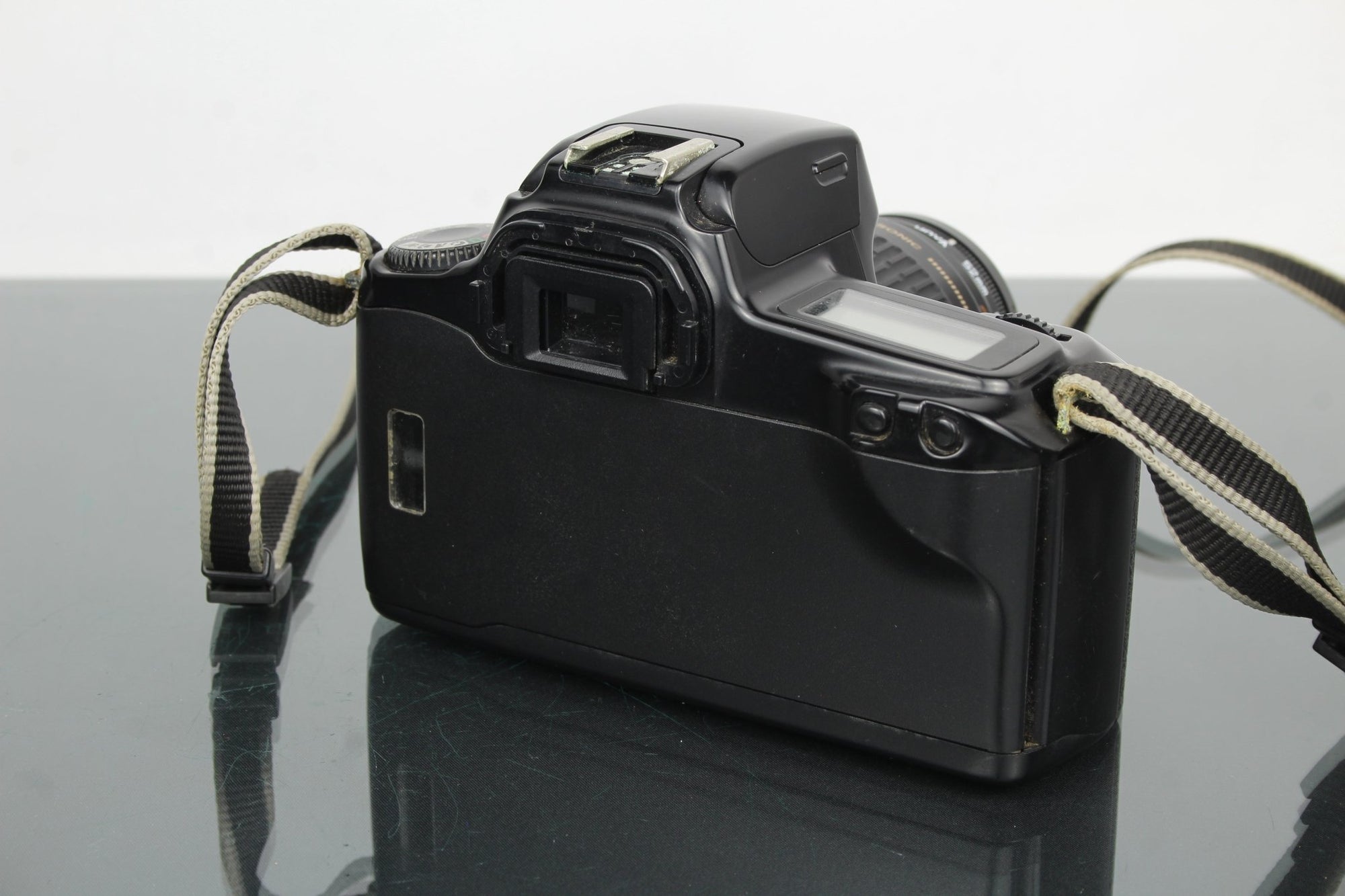 Canon EOS 1000f + 35 - 80mm 1:4 - 5.6 lens - Dutch|Thrift