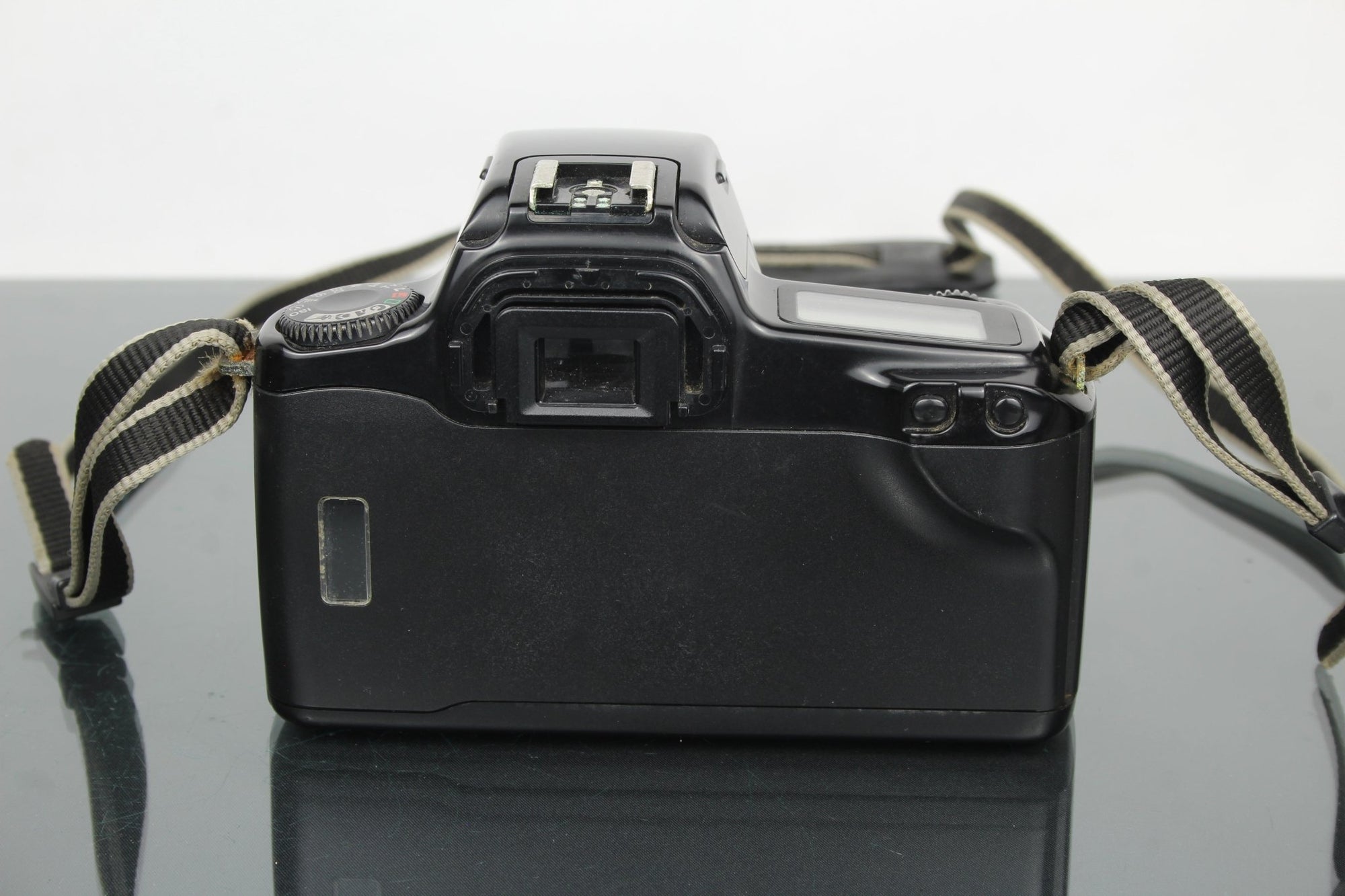 Canon EOS 1000f + 35 - 80mm 1:4 - 5.6 lens - Dutch|Thrift