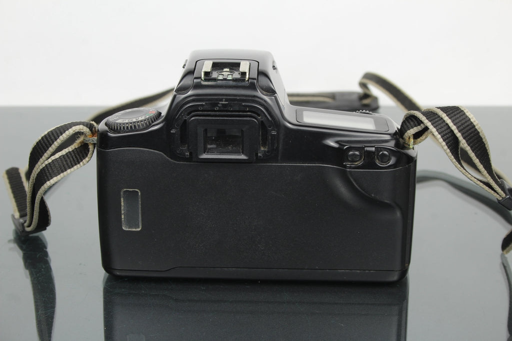 Canon EOS 1000f + 35 - 80mm 1:4 - 5.6 lens - Dutch|Thrift