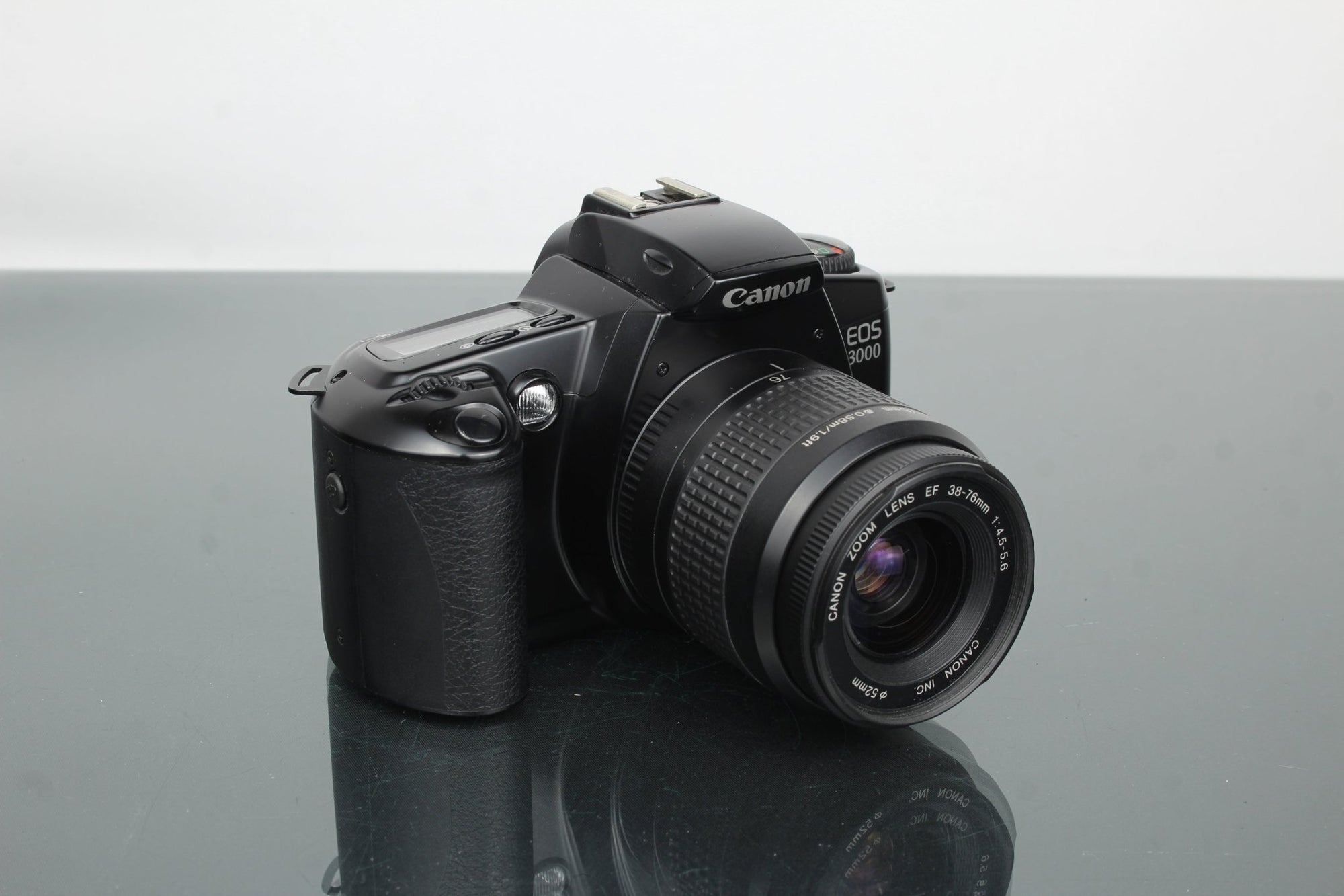 Canon EOS 3000 + EF 38 - 75mm 1:4.5 - 5.6 lens - Dutch|Thrift
