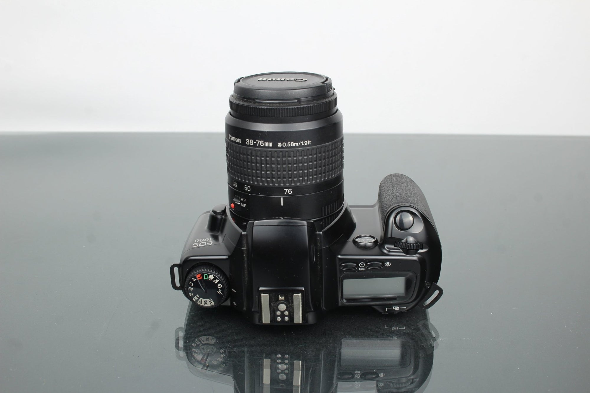 Canon EOS 3000 + EF 38 - 75mm 1:4.5 - 5.6 lens - Dutch|Thrift