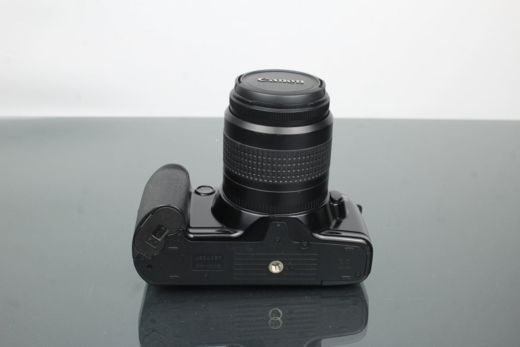 Canon EOS 3000 + EF 38 - 75mm 1:4.5 - 5.6 lens - Dutch|Thrift