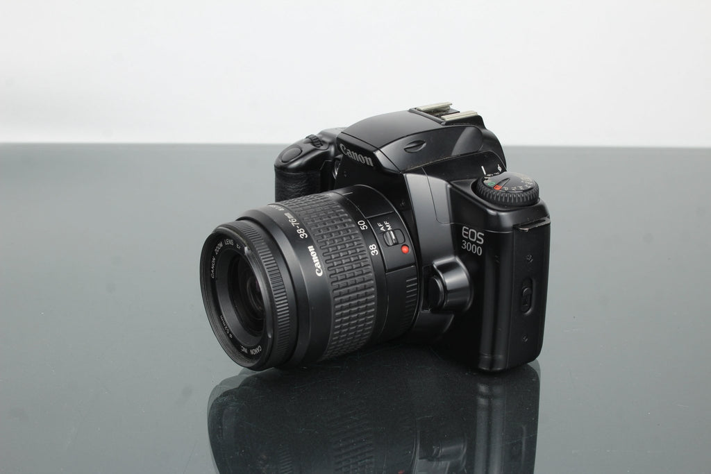 Canon EOS 3000 + EF 38 - 75mm 1:4.5 - 5.6 lens - Dutch|Thrift