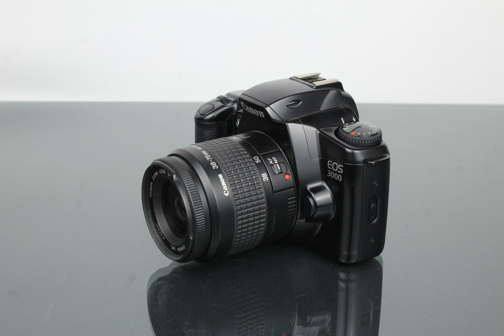 Canon EOS 3000 + EF 38 - 75mm 1:4.5 - 5.6 lens - Dutch|Thrift