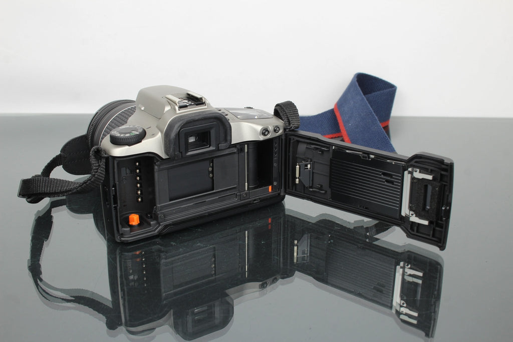 Canon EOS 3000 N + Canon EF 8 - 80mm 1:3.5 - 5.6 II lens - Dutch|Thrift