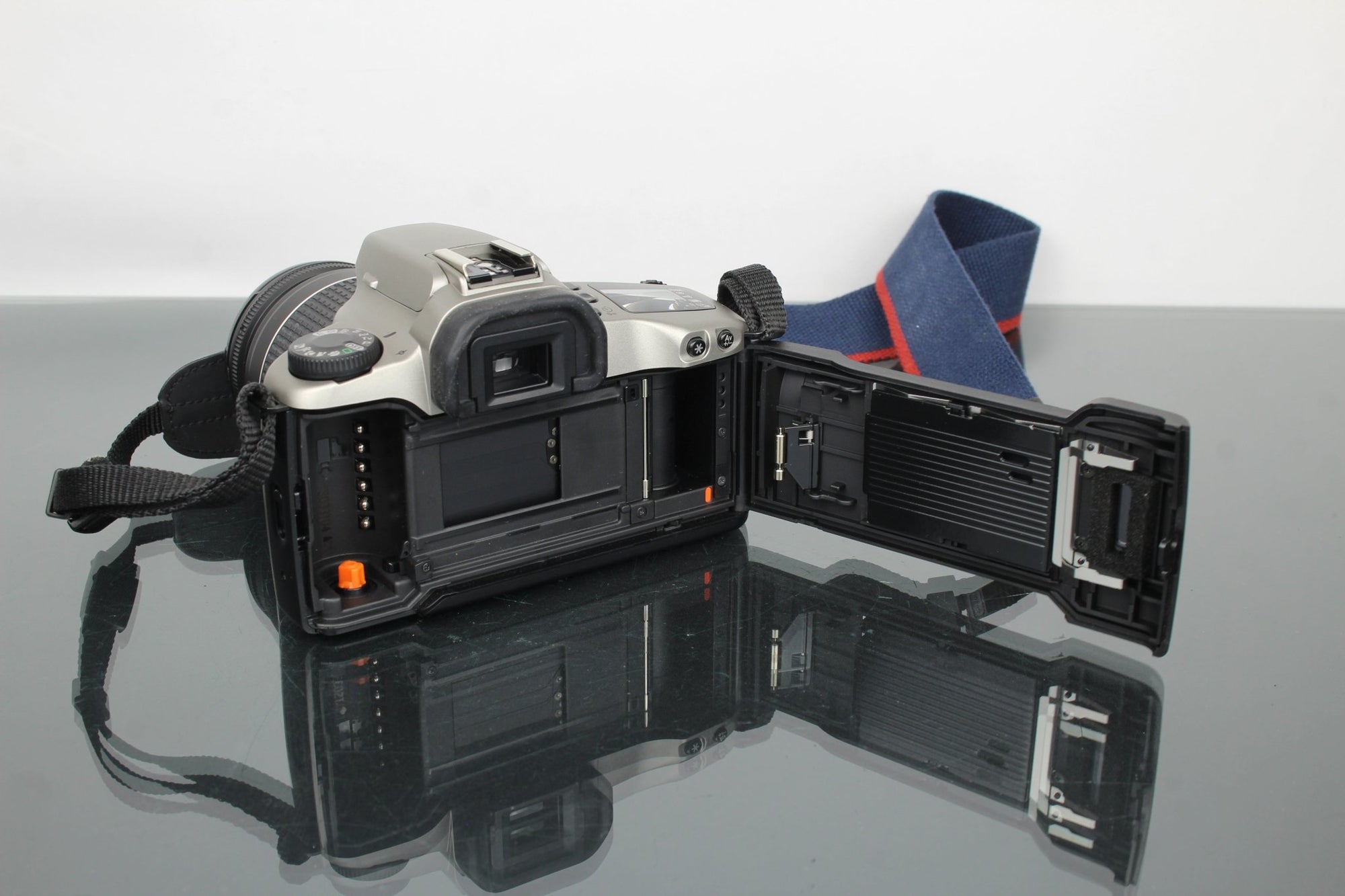 Canon EOS 3000 N + Canon EF 8 - 80mm 1:3.5 - 5.6 II lens - Dutch|Thrift
