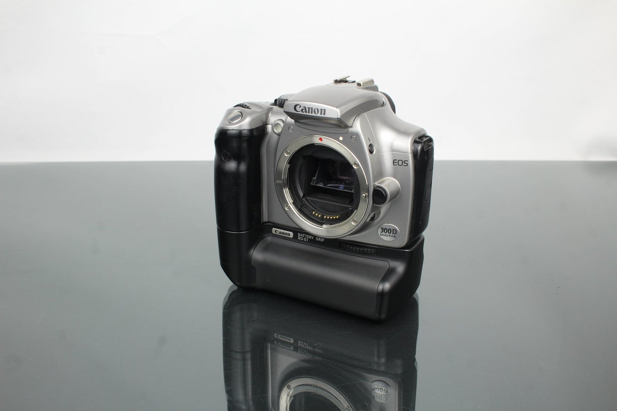 Canon EOS 300D + EF - S 18 - 55mm 1:3.5 - 5.6 Canon lens - Dutch|Thrift