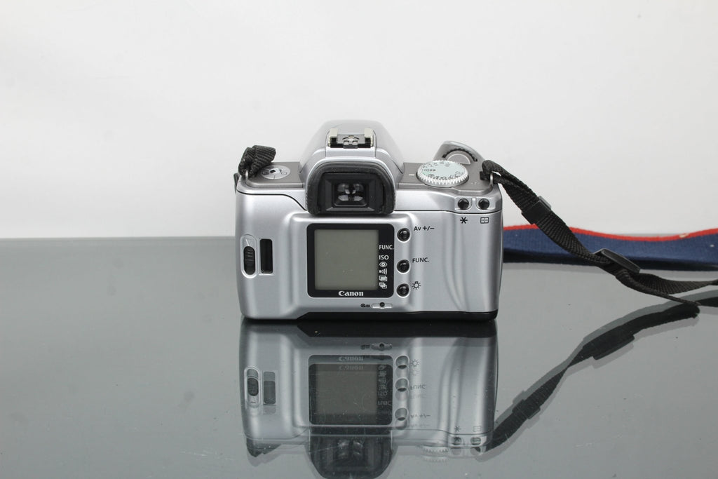 Canon EOS 300V + Canon Zoom EF 28 - 90mm 1:4 - 5.6 II EF mount - Dutch|Thrift