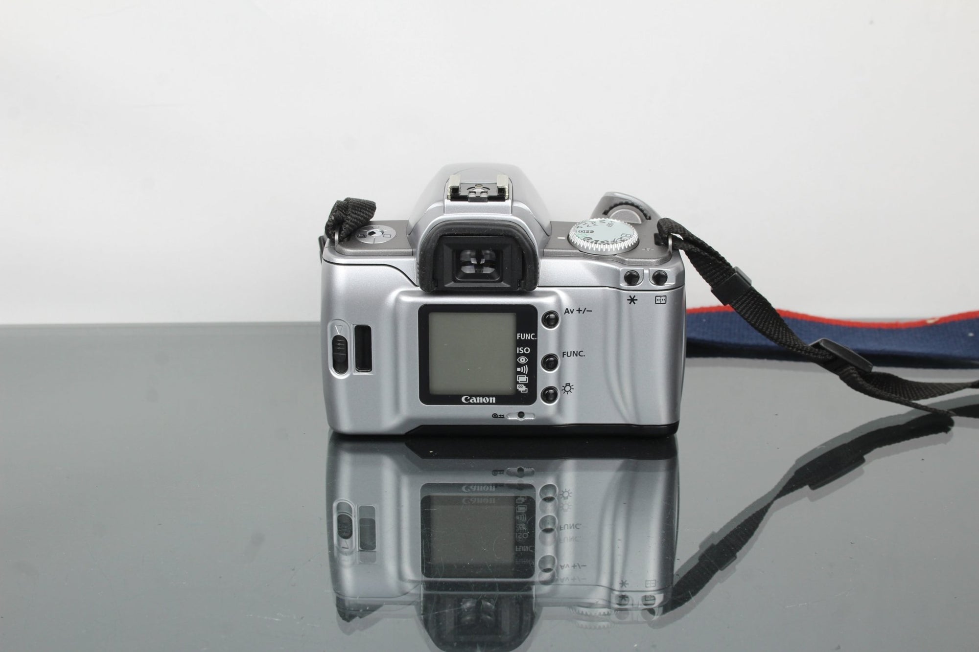 Canon EOS 300V + Canon Zoom EF 28 - 90mm 1:4 - 5.6 II EF mount - Dutch|Thrift