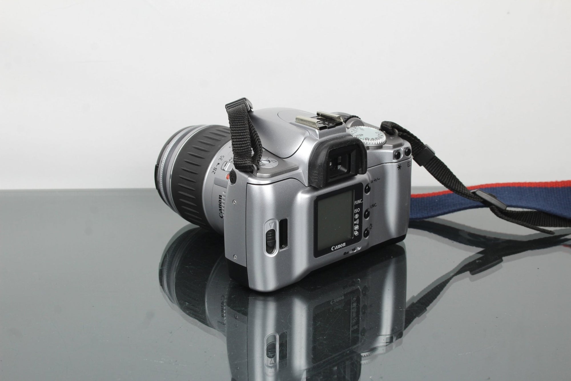 Canon EOS 300V + Canon Zoom EF 28 - 90mm 1:4 - 5.6 II EF mount - Dutch|Thrift