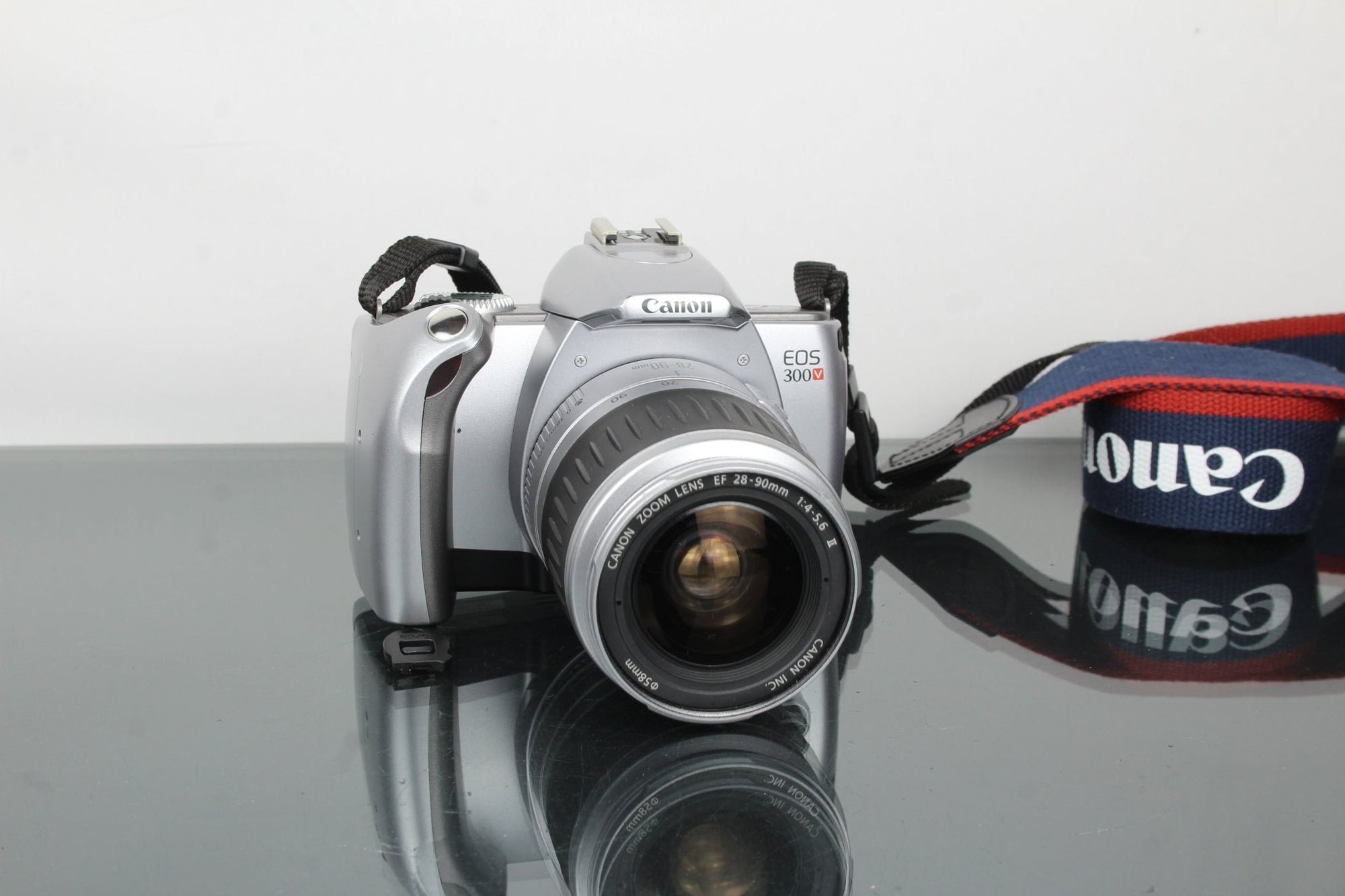 Canon EOS 300V + Canon Zoom EF 28 - 90mm 1:4 - 5.6 II EF mount - Dutch|Thrift