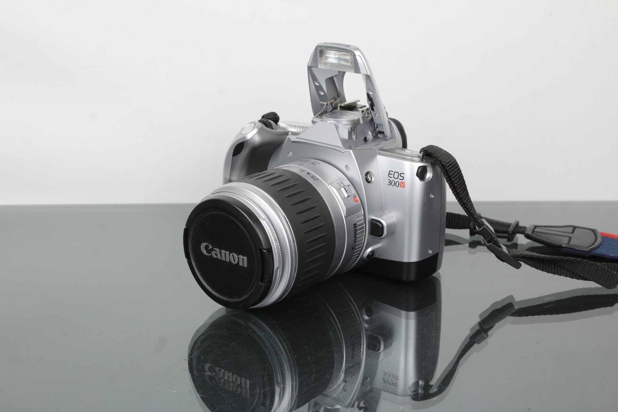 Canon EOS 300V + Canon Zoom EF 28 - 90mm 1:4 - 5.6 II EF mount - Dutch|Thrift