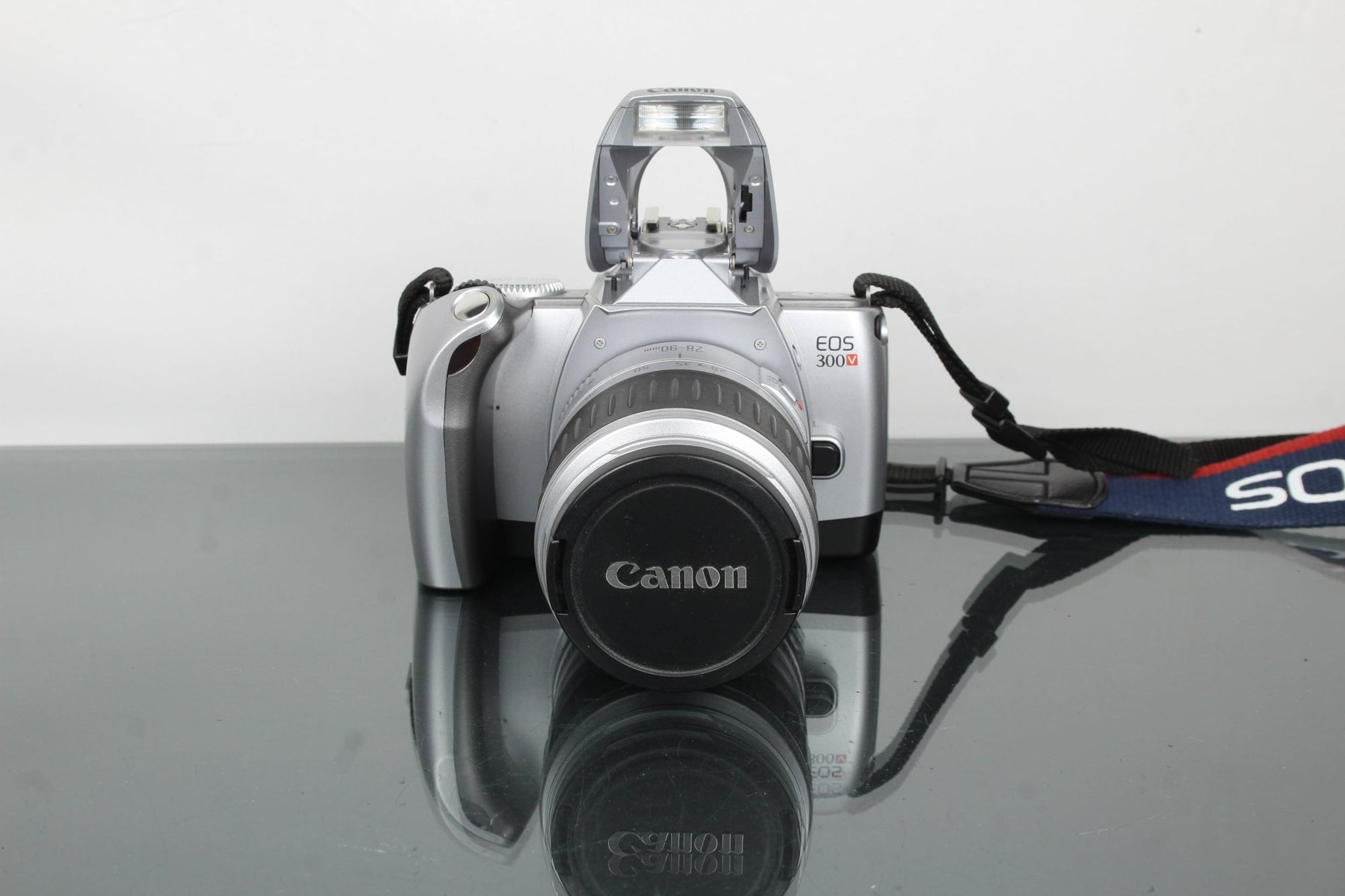 Canon EOS 300V + Canon Zoom EF 28 - 90mm 1:4 - 5.6 II EF mount - Dutch|Thrift