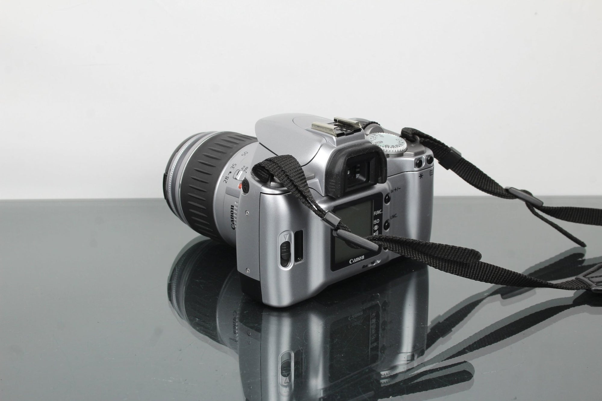 Canon EOS 300V + Canon Zoom EF 28 - 90mm 1:4 - 5.6 II EF mount - Dutch|Thrift